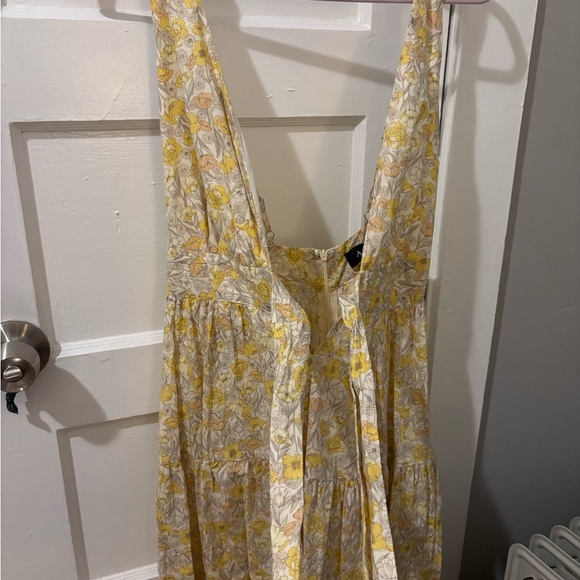 Elegant Yellow Floral Dress - Picture 6 of 7